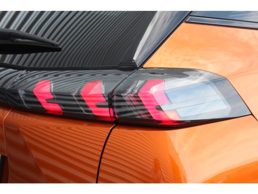 Peugeot 2008 1.2 PURETECH 130PK GT PACK AUTOMAAT / NAVI / LEDER / CLIMA / PDC / 18" LMV / CAMERA / ALCANTARA /... ActivLease financial lease