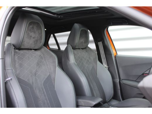 Peugeot 2008 1.2 PURETECH 130PK GT PACK AUTOMAAT / NAVI / LEDER / CLIMA / PDC / 18" LMV / CAMERA / ALCANTARA /... ActivLease financial lease