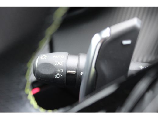Peugeot 2008 1.2 PURETECH 130PK GT PACK AUTOMAAT / NAVI / LEDER / CLIMA / PDC / 18" LMV / CAMERA / ALCANTARA /... ActivLease financial lease
