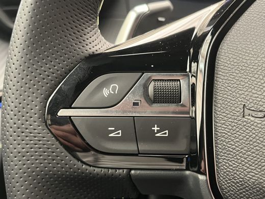 Peugeot 208 GT | Adaptieve cruise control met Stop&Go functie | Armsteunen op de voorportieren bekleed met ku... ActivLease financial lease