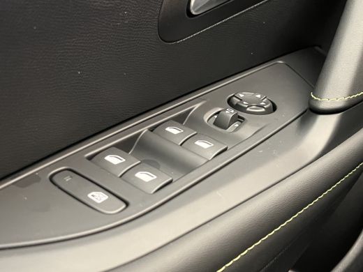 Peugeot 208 GT | Adaptieve cruise control met Stop&Go functie | Armsteunen op de voorportieren bekleed met ku... ActivLease financial lease