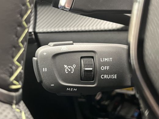 Peugeot 208 GT | Adaptieve cruise control met Stop&Go functie | Armsteunen op de voorportieren bekleed met ku... ActivLease financial lease