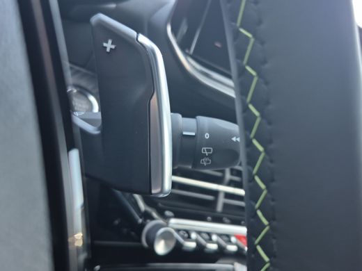 Peugeot 208 GT | Adaptieve cruise control met Stop&Go functie | Armsteunen op de voorportieren bekleed met ku... ActivLease financial lease