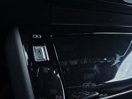 Peugeot 208 GT | Adaptieve cruise control met Stop&Go functie | Armsteunen op de voorportieren bekleed met ku... ActivLease financial lease