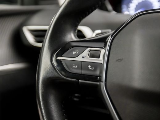 Peugeot 3008 1.2 PureTech Sport Automaat (APPLE CARPLAY, GROOT NAVI, 360 CAMERA, KEYLESS, SPORTSTOELEN, GETINT... ActivLease financial lease