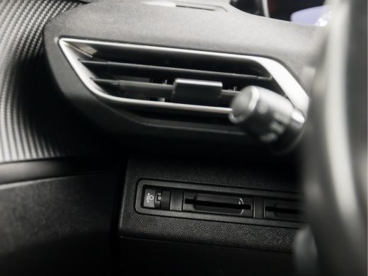 Peugeot 3008 1.2 PureTech Sport Automaat (APPLE CARPLAY, GROOT NAVI, 360 CAMERA, KEYLESS, SPORTSTOELEN, GETINT... ActivLease financial lease