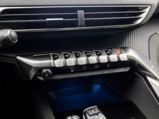 Peugeot 3008 1.2 PureTech Sport Automaat (APPLE CARPLAY, GROOT NAVI, 360 CAMERA, KEYLESS, SPORTSTOELEN, GETINT... ActivLease financial lease