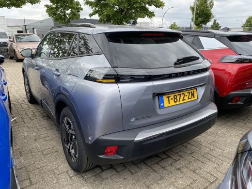 Peugeot e-2008 EV Allure 54 kWh 156pk 3 Fase | Stoelverwarming | Keyless-Entry | Achteruitrijcamera | Adaptive C... ActivLease financial lease