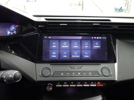 Peugeot e-308 Style EV 54 kWh | Navi By App | Climate | Cruise | 3-Fase | Parkeersensoren Achter | | DAB ontvan... ActivLease financial lease