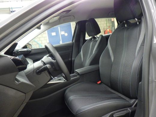 Peugeot e-308 Style EV 54 kWh | Navi By App | Climate | Cruise | 3-Fase | Parkeersensoren Achter | | DAB ontvan... ActivLease financial lease