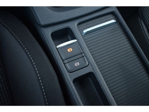 Skoda Octavia Combi 1.0 TSI Ambition | Trekhaak | Apple CarPlay | Virtual | Privacy ActivLease financial lease