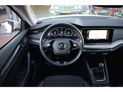 Skoda Octavia Combi 1.0 TSI Ambition | Trekhaak | Apple CarPlay | Virtual | Privacy ActivLease financial lease