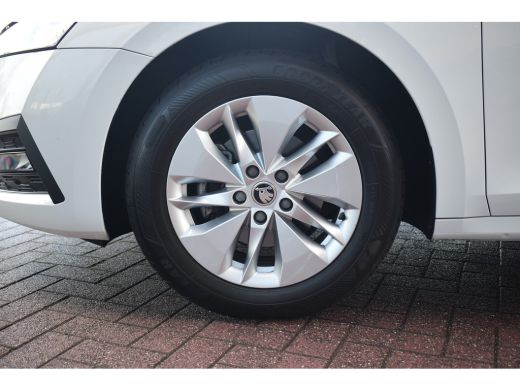 Skoda Octavia Combi 1.0 TSI Ambition | Trekhaak | Apple CarPlay | Virtual | Privacy ActivLease financial lease