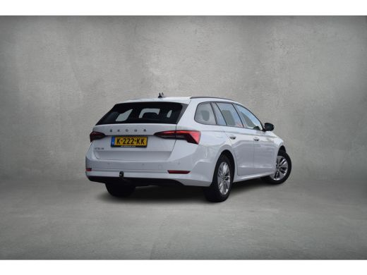 Skoda Octavia Combi 1.0 TSI Ambition | Trekhaak | Apple CarPlay | Virtual | Privacy ActivLease financial lease