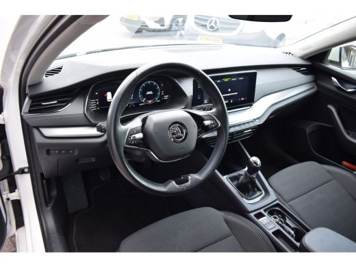 Skoda Octavia Combi 1.0 TSI Ambition | Trekhaak | Apple CarPlay | Virtual | Privacy ActivLease financial lease