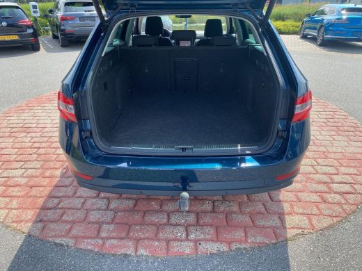 Skoda Superb Combi 1.4 TSI iV Business Edition | PHEV | 218Pk | Trekhaak | Cruise | A-Camera | DCC | ActivLease financial lease