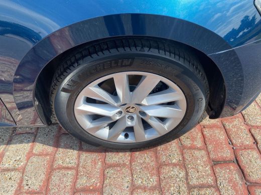 Skoda Superb Combi 1.4 TSI iV Business Edition | PHEV | 218 pk | Trekhaak | Cruise | A-Camera | DCC | SOH 95% | ActivLease financial lease