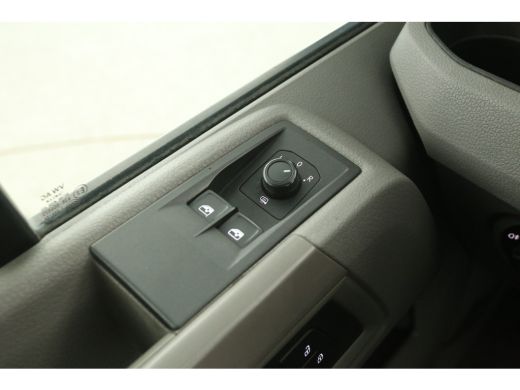 Volkswagen Crafter 35 2.0 TDI L3H3 140PK 300KG Trekgew. Airco Cruise PDC Imperiaal Trekhaak ActivLease financial lease