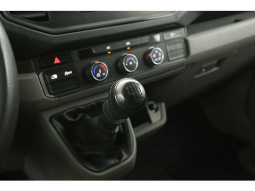 Volkswagen Crafter 35 2.0 TDI L3H3 140PK 300KG Trekgew. Airco Cruise PDC Imperiaal Trekhaak ActivLease financial lease