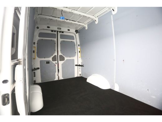 Volkswagen Crafter 35 2.0 TDI L3H3 140PK 300KG Trekgew. Airco Cruise PDC Imperiaal Trekhaak ActivLease financial lease