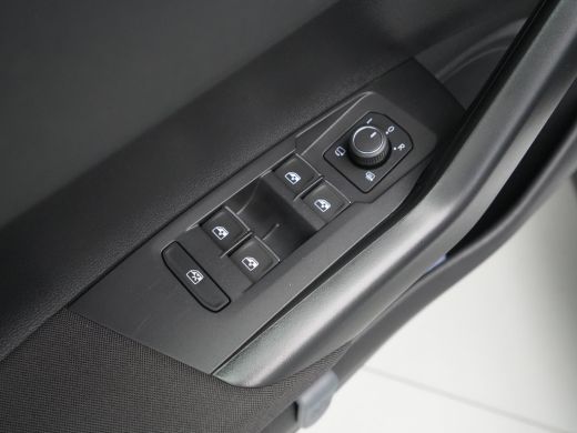 Volkswagen Polo 1.0 TSI 95pk R-Line Navi via App Clima Pdc Acc 89 ActivLease financial lease