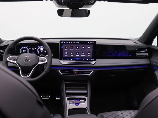 Volkswagen Tiguan 1.5 eHybrid R-Line Edition 272PK DSG matrix led, trekhaak, panoramadak, 360gr. camera, keyless, s... ActivLease financial lease