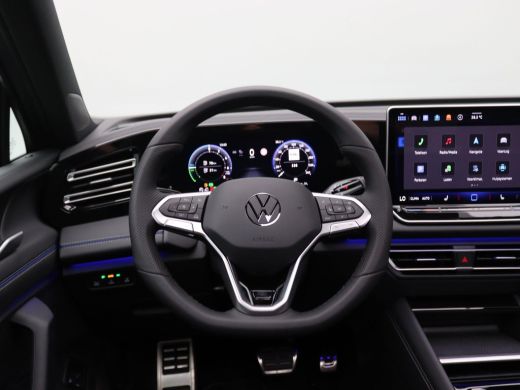 Volkswagen Tiguan 1.5 eHybrid R-Line Edition 272PK DSG matrix led, trekhaak, panoramadak, 360gr. camera, keyless, s... ActivLease financial lease
