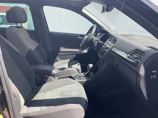 Volkswagen Tiguan 1.5 TSI ACT R-line Automaat Pano.dak Trekhaak Stoelverw+Massage Keyless Vol opties! ActivLease financial lease