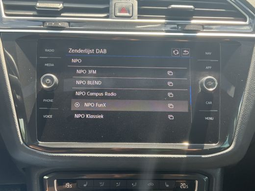 Volkswagen Tiguan 1.5 TSI ACT R-line Automaat Pano.dak Trekhaak Stoelverw+Massage Keyless Vol opties! ActivLease financial lease