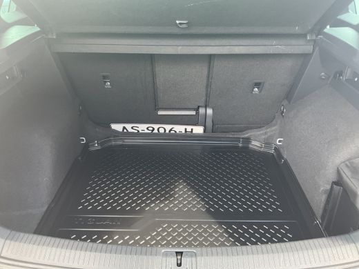 Volkswagen Tiguan 1.5 TSI ACT R-line Automaat Pano.dak Trekhaak Stoelverw+Massage Keyless Vol opties! ActivLease financial lease