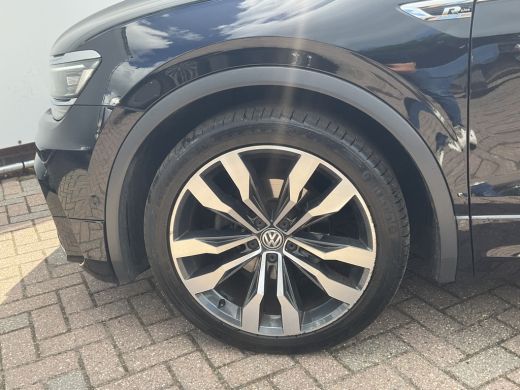 Volkswagen Tiguan 1.5 TSI ACT R-line Automaat Pano.dak Trekhaak Stoelverw+Massage Keyless Vol opties! ActivLease financial lease