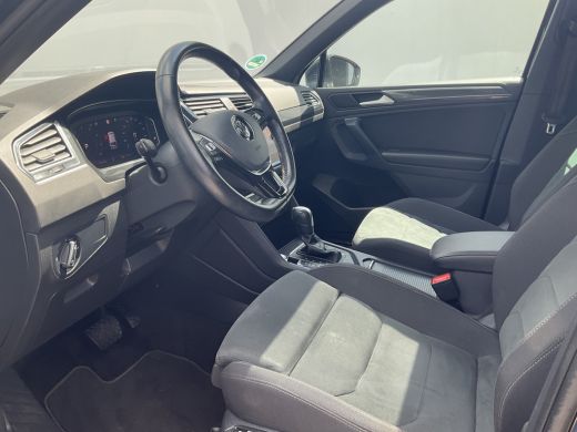 Volkswagen Tiguan 1.5 TSI ACT R-line Automaat Pano.dak Trekhaak Stoelverw+Massage Keyless Vol opties! ActivLease financial lease