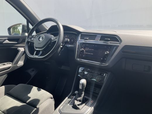 Volkswagen Tiguan 1.5 TSI ACT R-line Automaat Pano.dak Trekhaak Stoelverw+Massage Keyless Vol opties! ActivLease financial lease