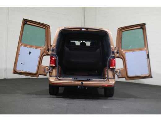 Volkswagen Transporter 2.0 TDI 204pk Bulli L2 H1 DC Airco Navigatie Apple Carplay Trekhaak ActivLease financial lease