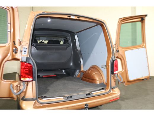 Volkswagen Transporter 2.0 TDI 204pk Bulli L2 H1 DC Airco Navigatie Apple Carplay Trekhaak ActivLease financial lease