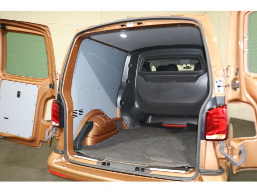 Volkswagen Transporter 2.0 TDI 204pk Bulli L2 H1 DC Airco Navigatie Apple Carplay Trekhaak ActivLease financial lease