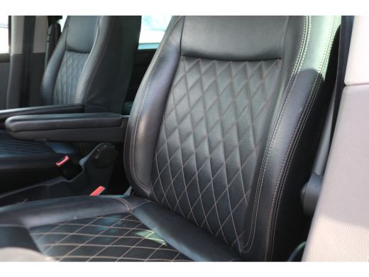 Volkswagen Transporter 2.0 TDI 204pk Bulli L2 H1 DC Airco Navigatie Apple Carplay Trekhaak ActivLease financial lease