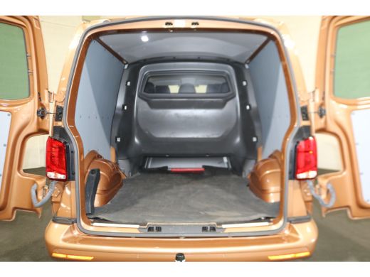 Volkswagen Transporter 2.0 TDI 204pk Bulli L2 H1 DC Airco Navigatie Apple Carplay Trekhaak ActivLease financial lease