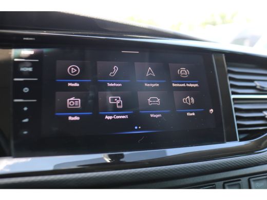 Volkswagen Transporter 2.0 TDI 204pk Bulli L2 H1 DC Airco Navigatie Apple Carplay Trekhaak ActivLease financial lease