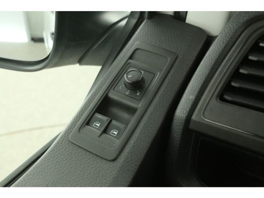 Volkswagen Transporter 2.0 TDI L2H1 Dubbele Cabine Airco Cruise 6 Persoons Elektrpakket Sidebar Trekhaak ActivLease financial lease