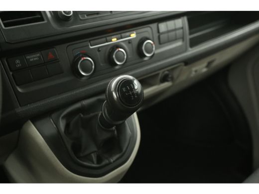 Volkswagen Transporter 2.0 TDI L2H1 Dubbele Cabine Airco Cruise 6 Persoons Elektrpakket Sidebar Trekhaak ActivLease financial lease