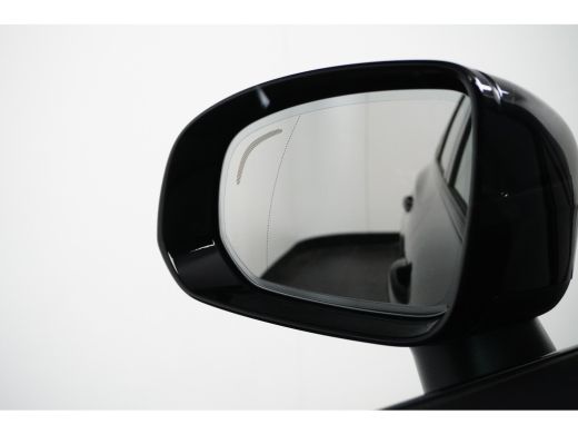 Volvo  XC60 2.0 T6 Plug-in hybrid AWD Plus Dark | Luchtvering | Trekhaak | 360 Camera | Panoramadak | ActivLease financial lease