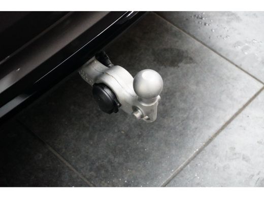 Volvo  XC60 2.0 T6 Plug-in hybrid AWD Plus Dark | Luchtvering | Trekhaak | 360 Camera | Panoramadak | ActivLease financial lease