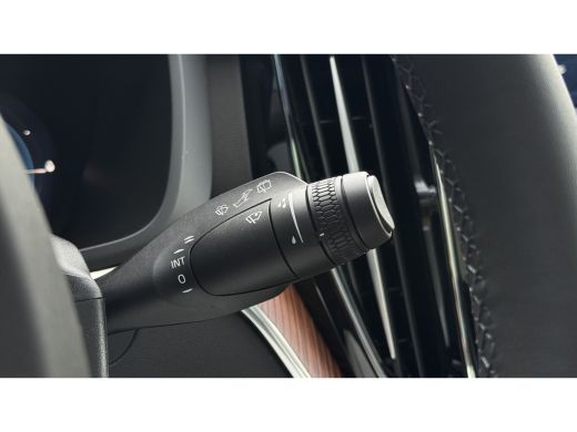 Volvo  XC60 2.0 T6 Plug-in hybrid AWD Plus Dark | Luchtvering | Trekhaak | 360 Camera | Panoramadak | ActivLease financial lease