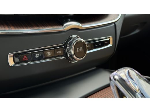 Volvo  XC60 2.0 T6 Plug-in hybrid AWD Plus Dark | Luchtvering | Trekhaak | 360 Camera | Panoramadak | ActivLease financial lease