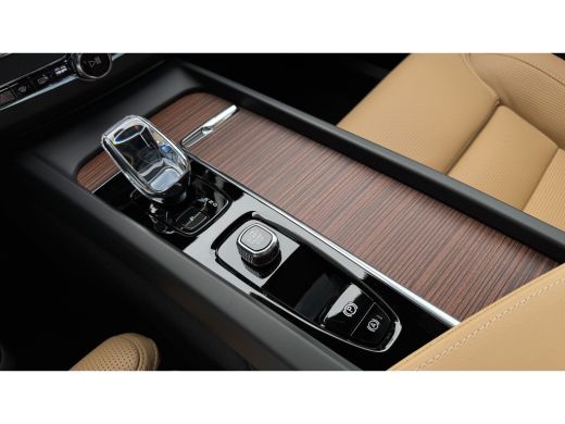 Volvo  XC60 2.0 T6 Plug-in hybrid AWD Plus Dark | Luchtvering | Trekhaak | 360 Camera | Panoramadak | ActivLease financial lease