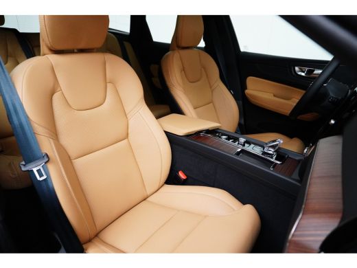 Volvo  XC60 2.0 T6 Plug-in hybrid AWD Plus Dark | Luchtvering | Trekhaak | 360 Camera | Panoramadak | ActivLease financial lease