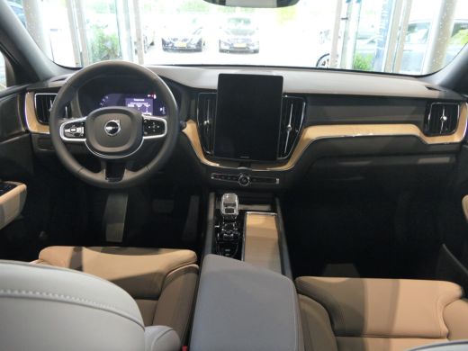 Volvo  XC60 T6 Plug-in hybrid AWD Ultra Dark | Panoramadak | 21 Inch | Harman/Kardon | 360 Camera | Adaptive ... ActivLease financial lease