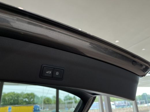 Audi A6 Avant 55 368pk TFSI e quattro S-edition Competition Glazen panoramadak | Stoelverwarming voor en ... ActivLease financial lease
