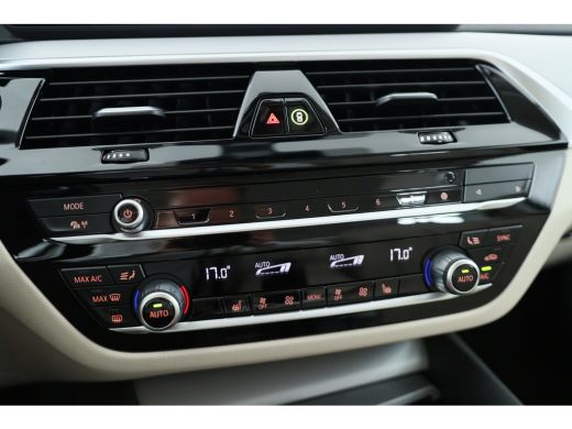 BMW 5 Serie Touring 520i Business Edition Plus | 1e Eigenaar! | Laser Light | Trekhaak | Comfort Stoelen | Le... ActivLease financial lease